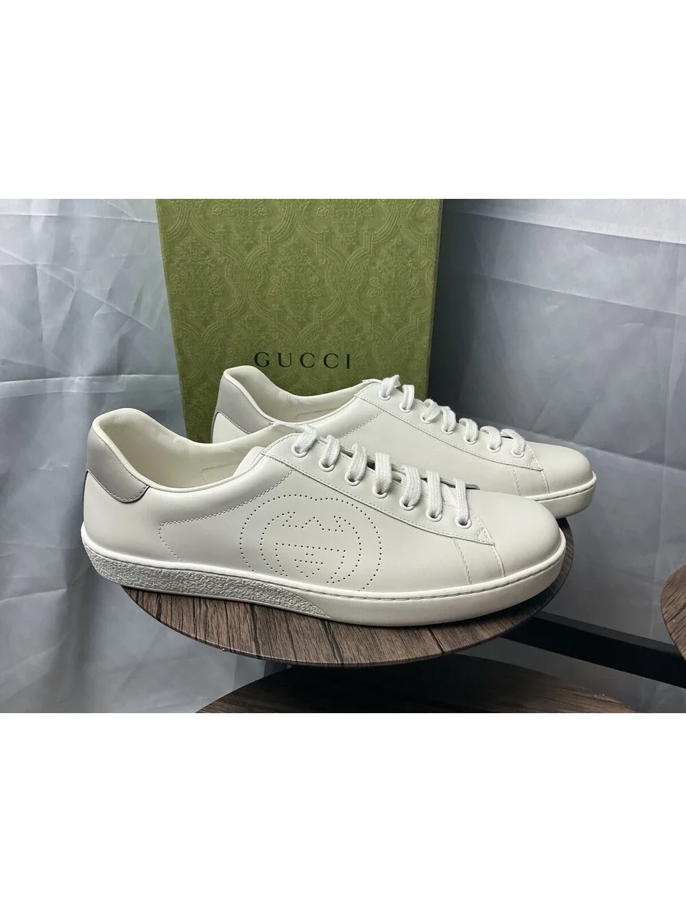 Gucci White Leather Low-Top Sneakers with Gray Heel Tab